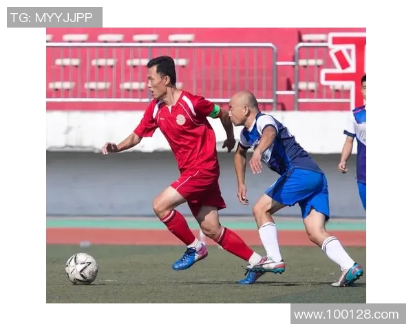 足球明星背后的奋斗故事与努力训练瞬间的精彩记录